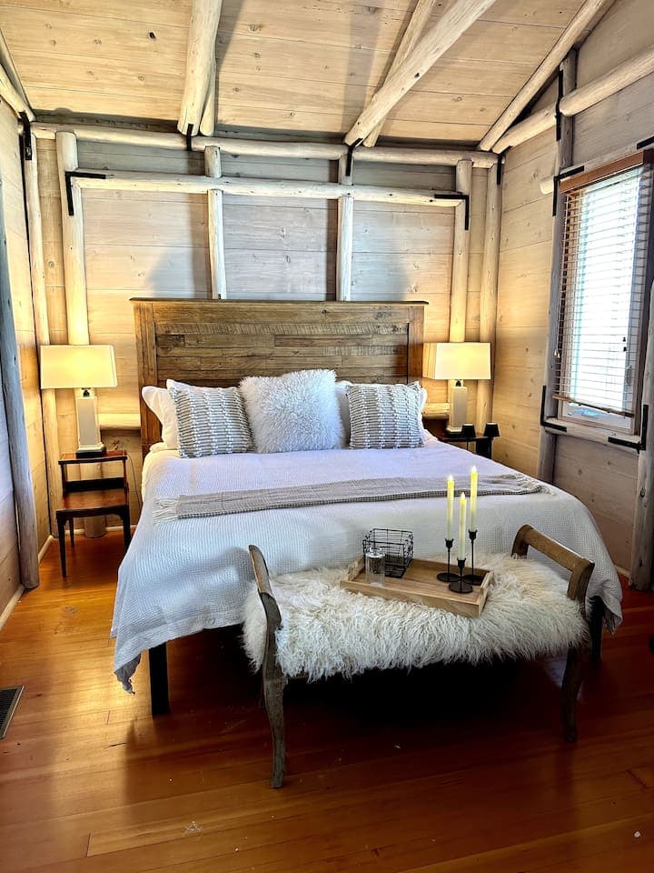 Luxurious King Suite with original wood beams and hardwood connects to  an attached en suite bath. New deluxe pillow top mattress! The soft 100% cotton linens and coastal fresh air will provide the comfort and relaxing respite you are looking for.