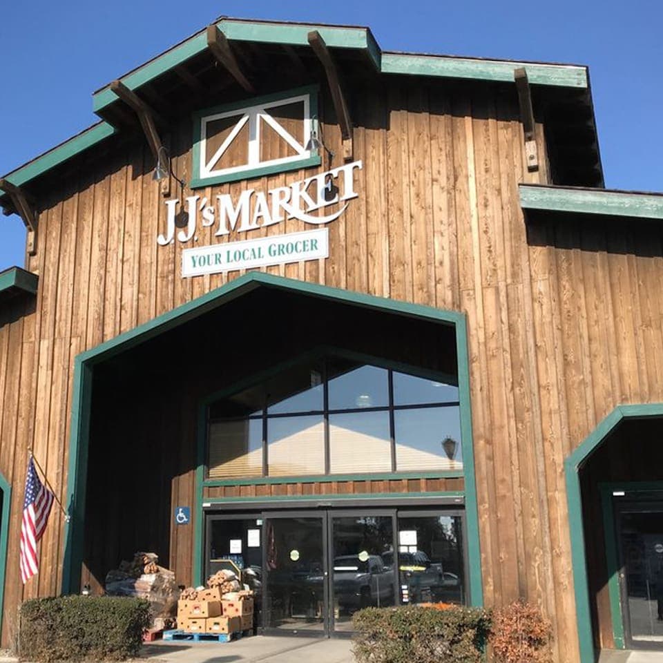 Forget something or need something for cooking in the Cottage?  JJ’s Market  (lots of artisanal goods too!) is only 2 miles (5min drive) from the Cottage.  Great bakery and deli for meals or stocking up for a beach day.  http://www.jjs-market.com/#