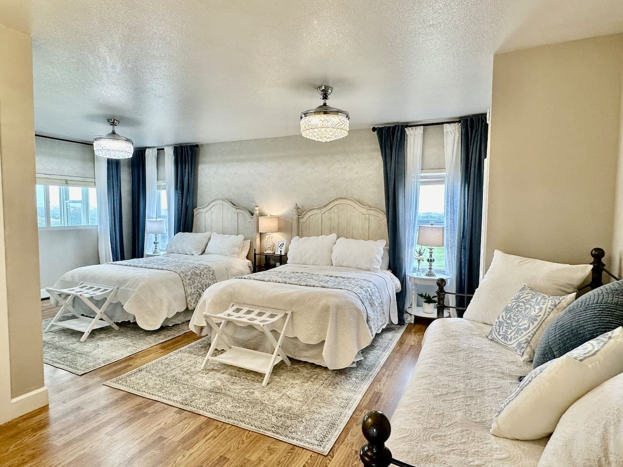 Cozy comfort awaits in our spacious Queen Suite which sleeps 6! Two deluxe queen beds, a twin daybed with pull out trundle and en suite bath.  100% cotton bedding for your added comfort.  We take your comfort seriously!!! Lake Views out every window.