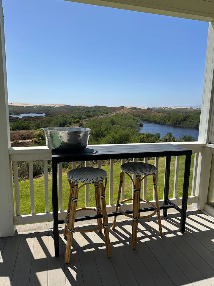 Nothing like a bar with a view, right?  Ice bucket on the ready for your favorite beverage with a bestie while pulling up a stool at the bar!  