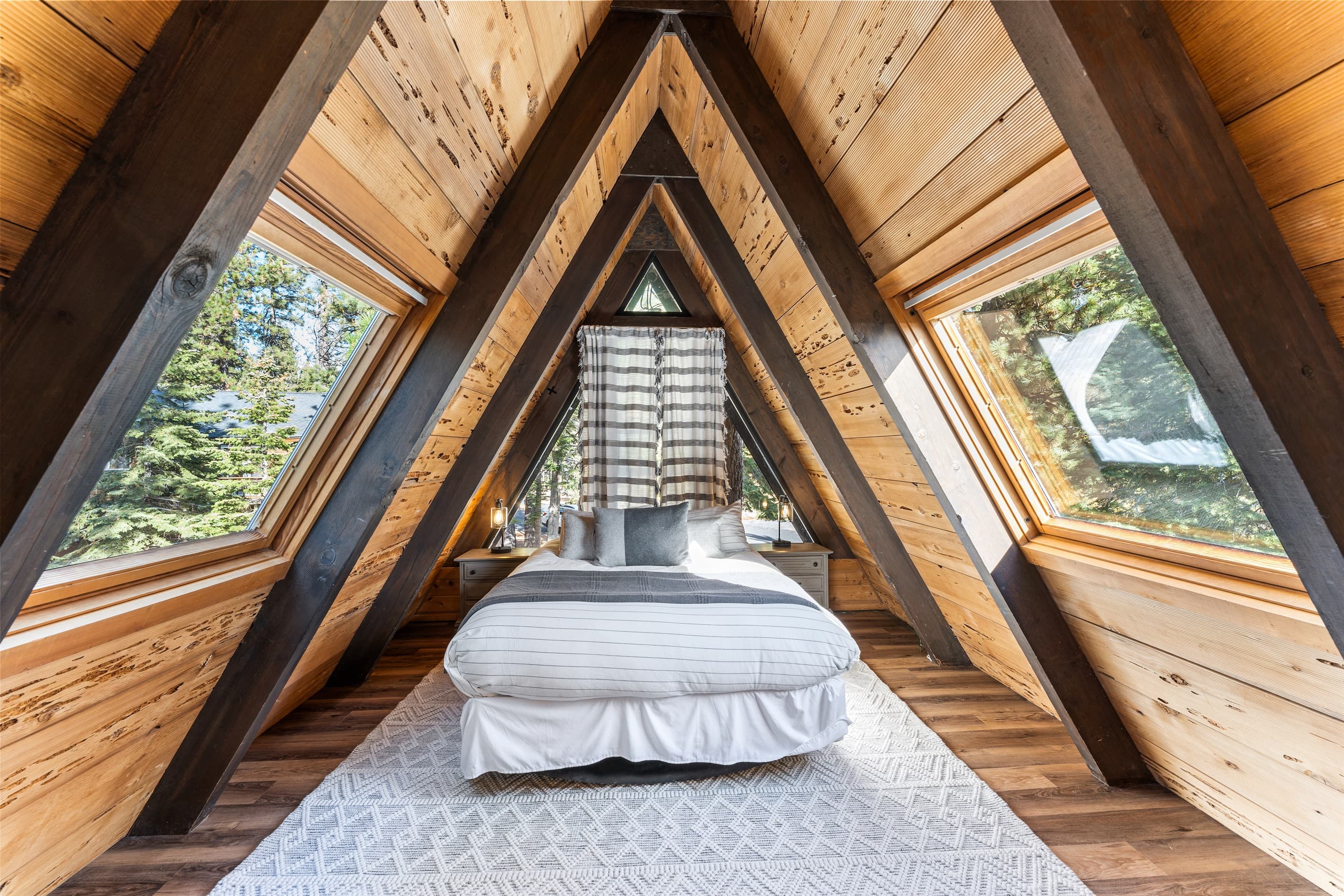 Queen Bedroom - Located on the third floor