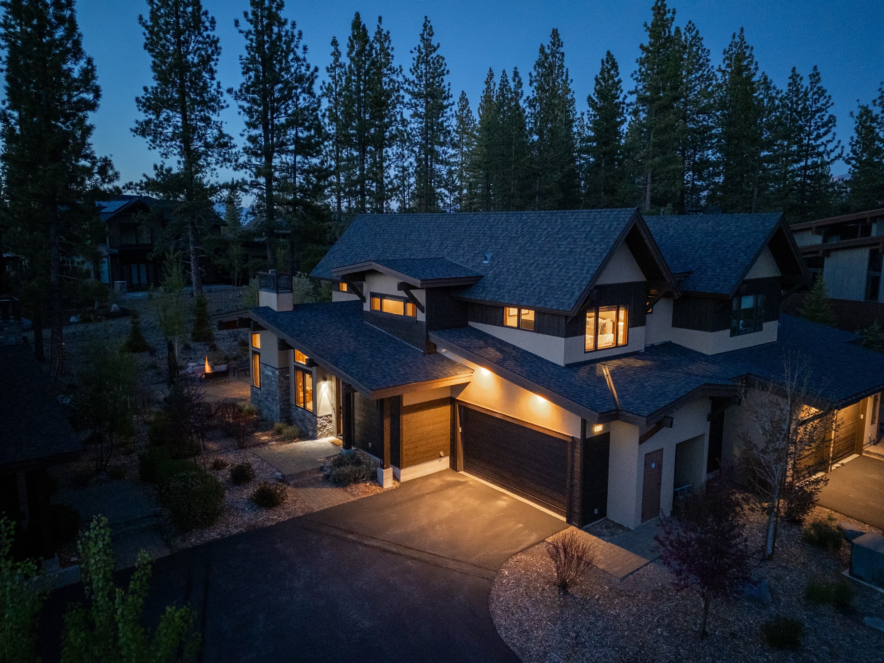 Breathe in the crisp mountain air as you relax on the spacious patio, complete with a natural gas BBQ for easy outdoor cooking, a large umbrella for shade, and a cozy gas firepit—perfect for u