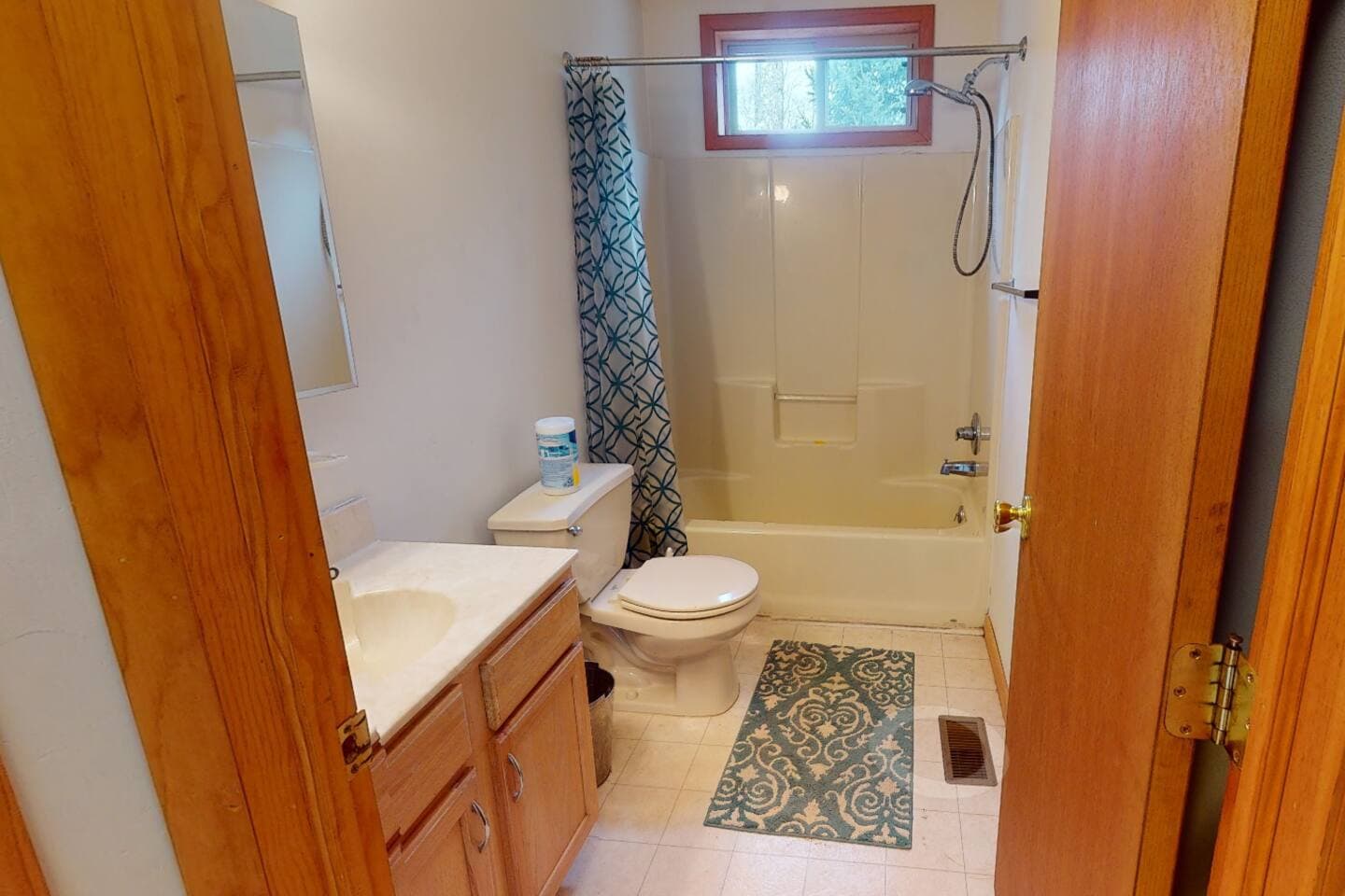 2nd Floor - Bathroom