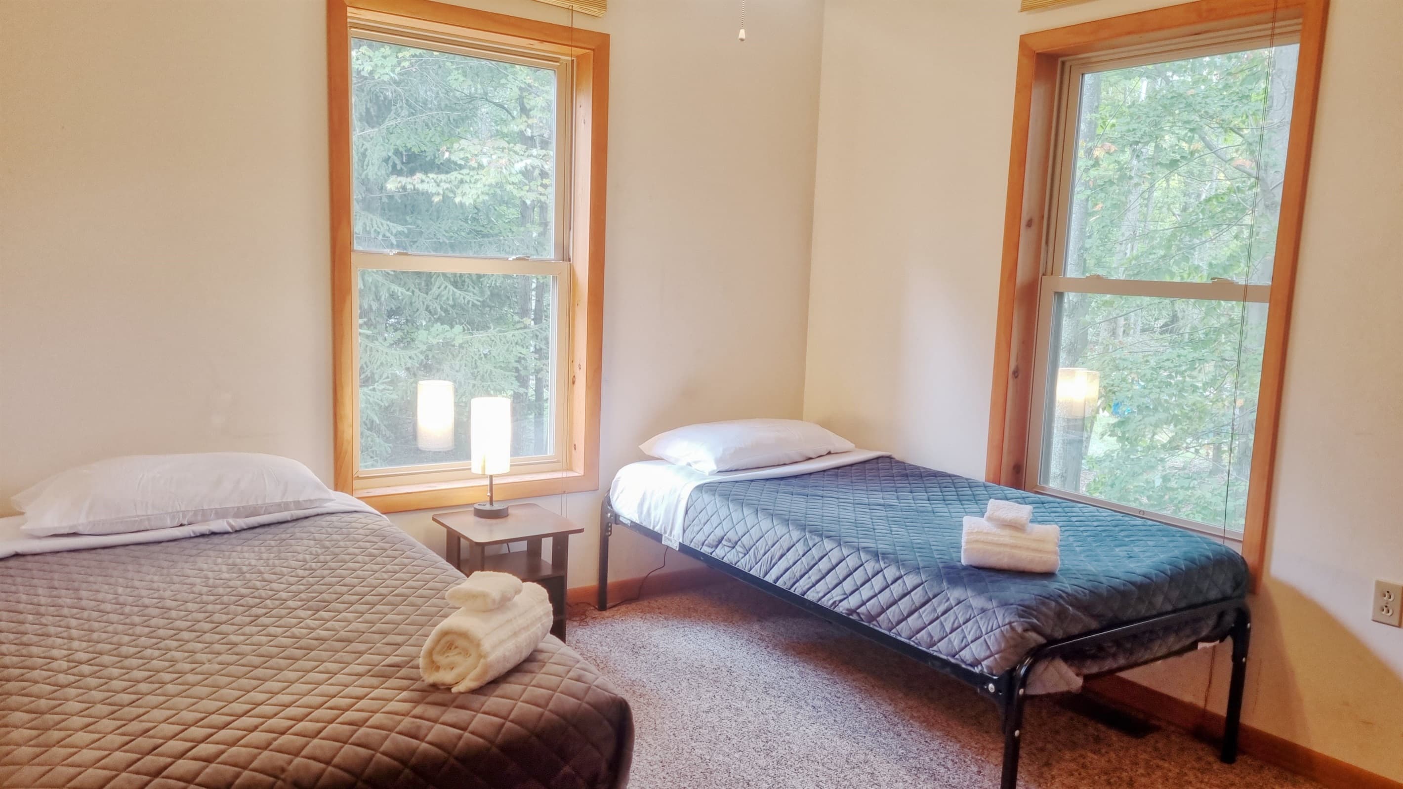 Bedroom 3 with 2 twin beds