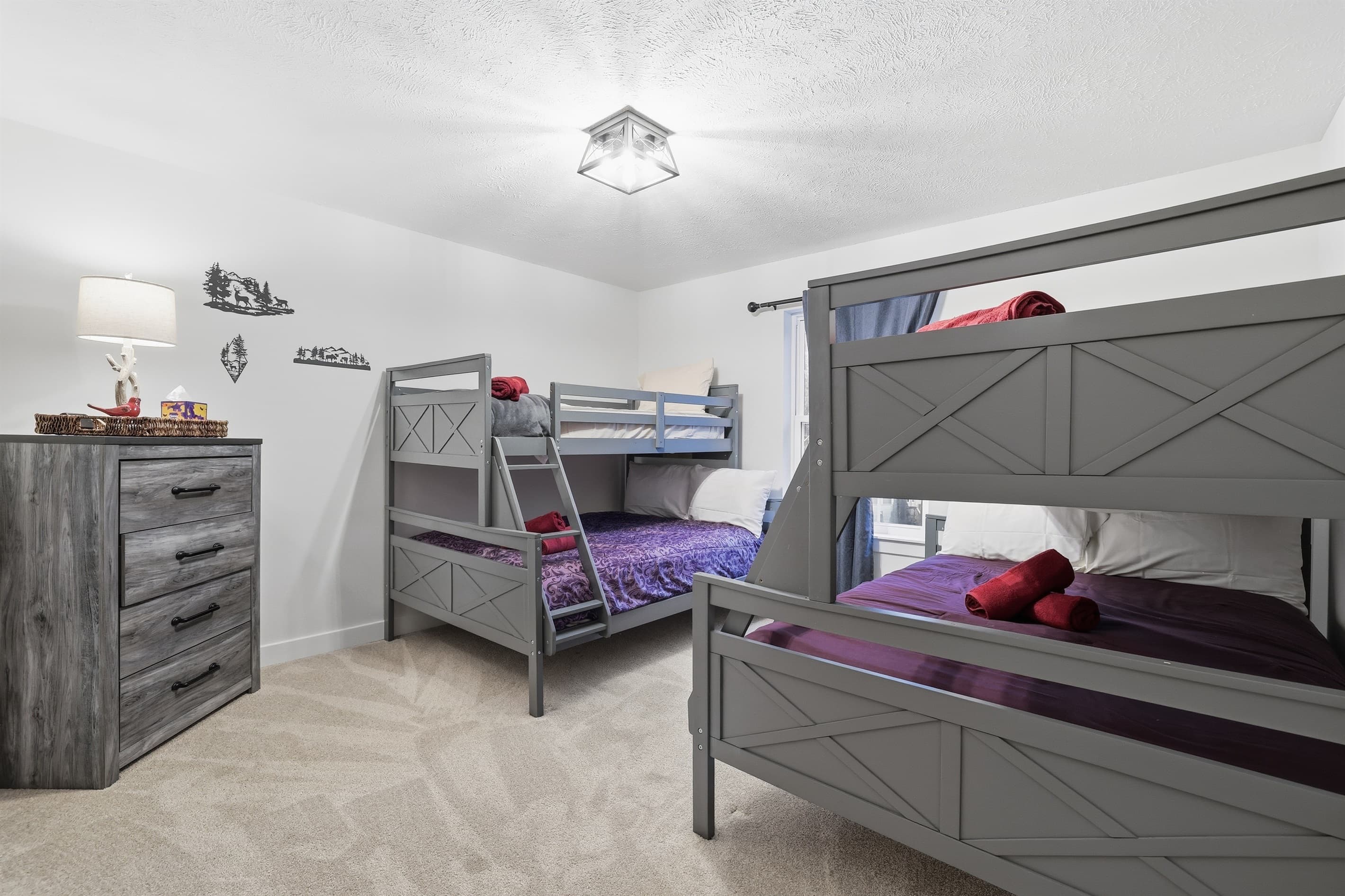 Bedroom 4 with two bunk beds - twin over full