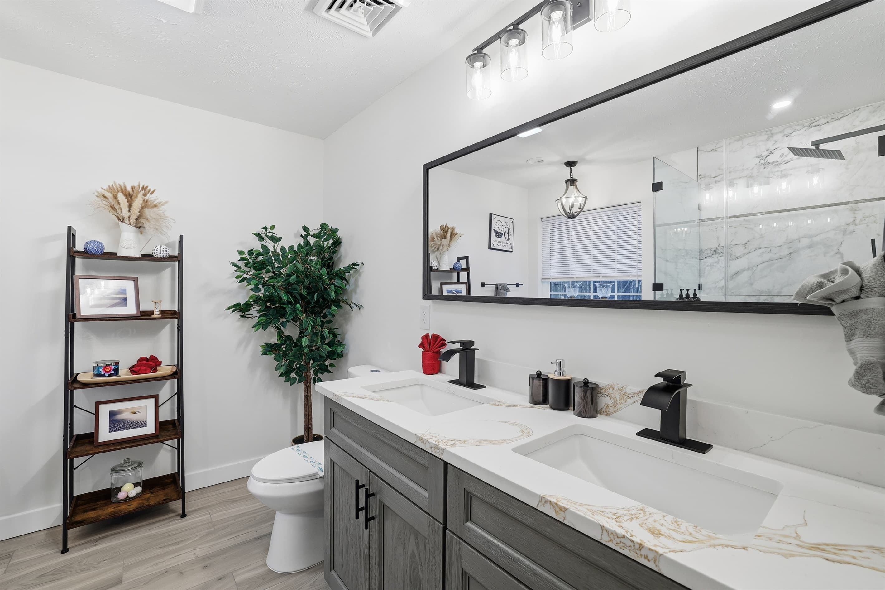 En-suite bathroom