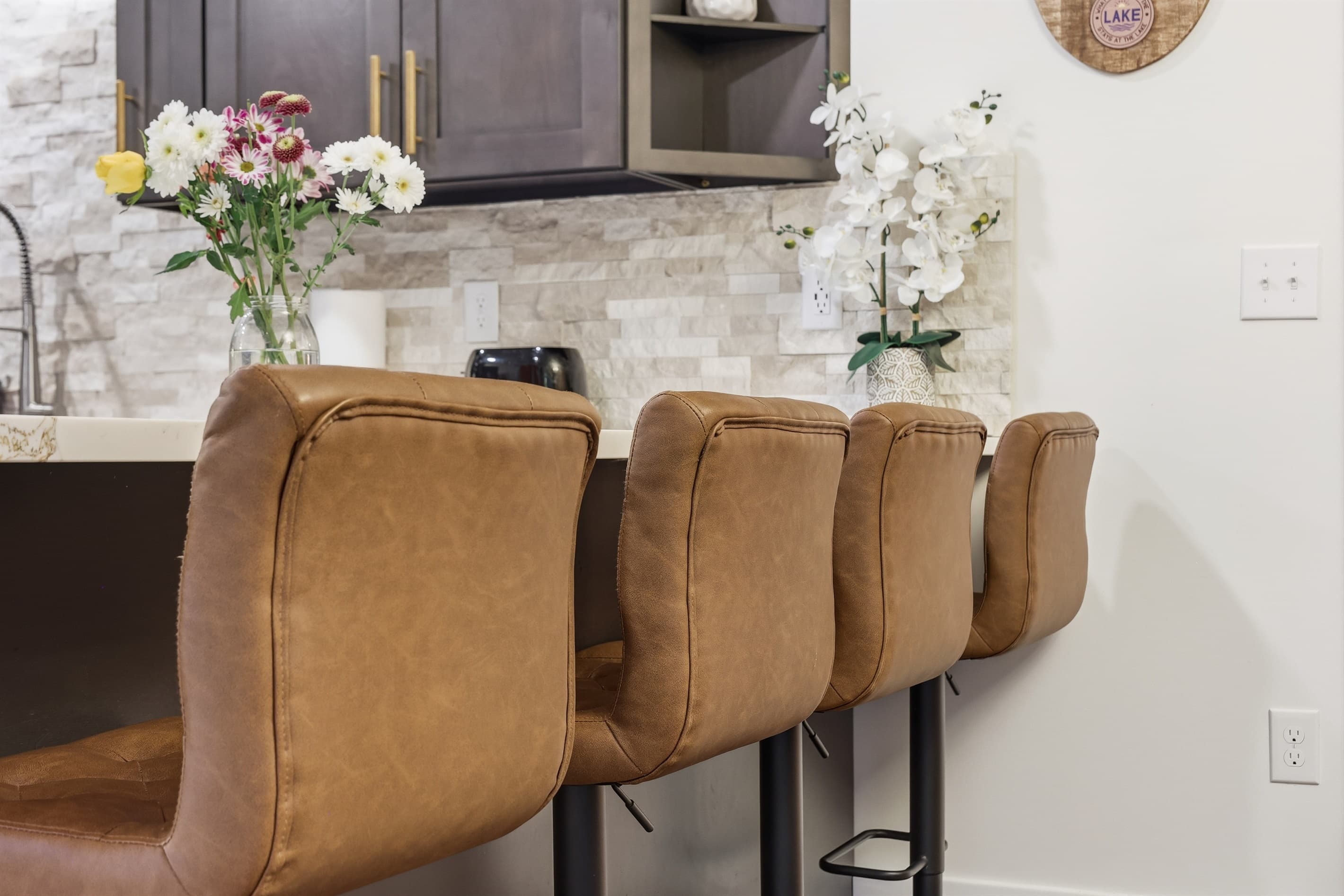 Breakfast counter in the kitchen