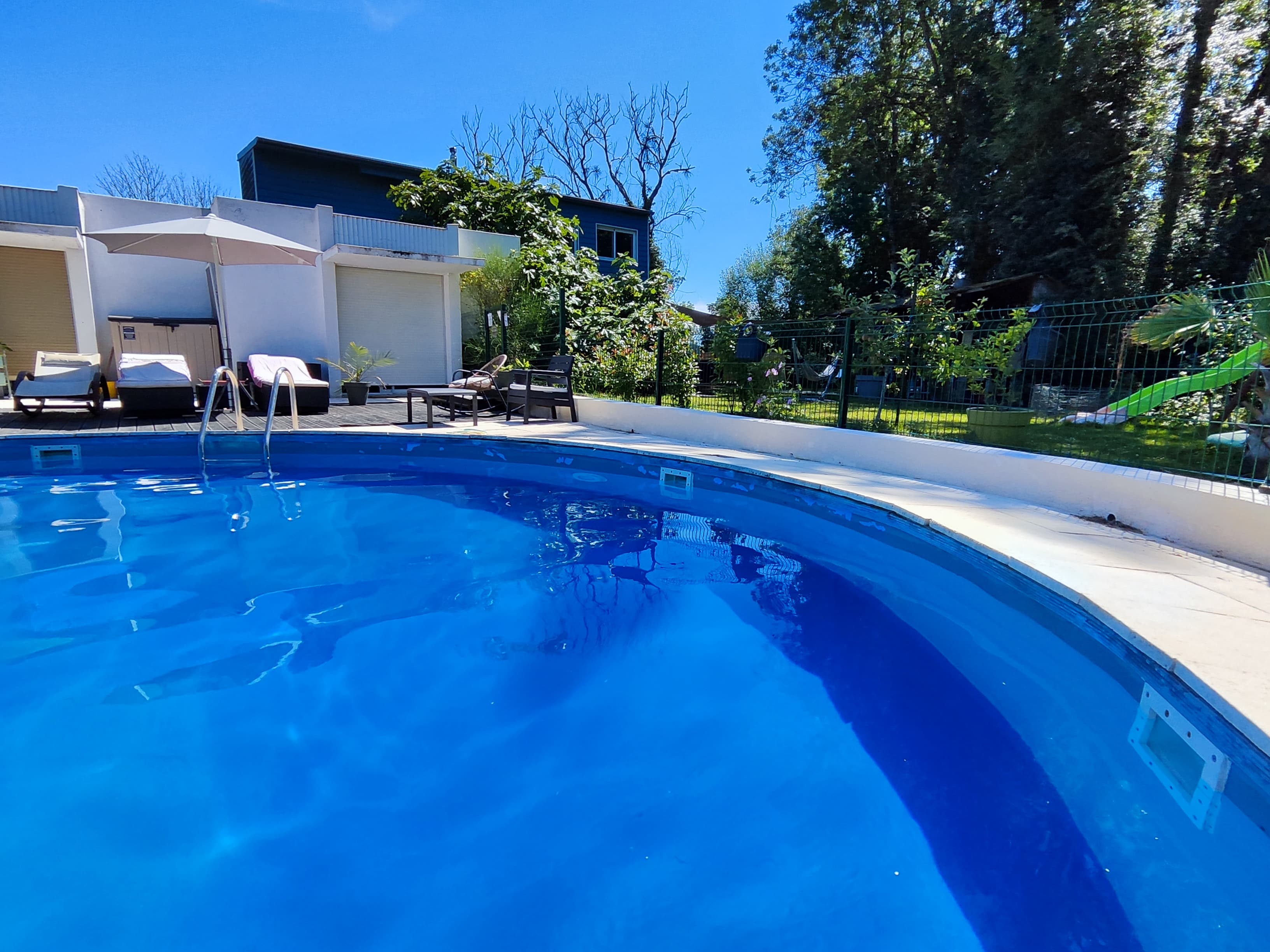 Piscine partagée (de juin à septembre)