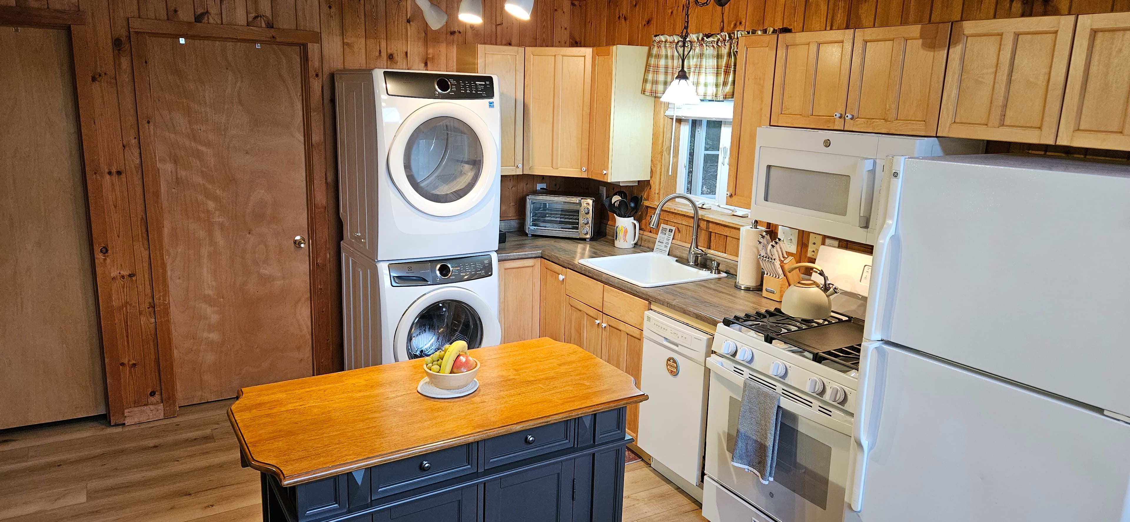 Kitchen with full sized washer and dryer