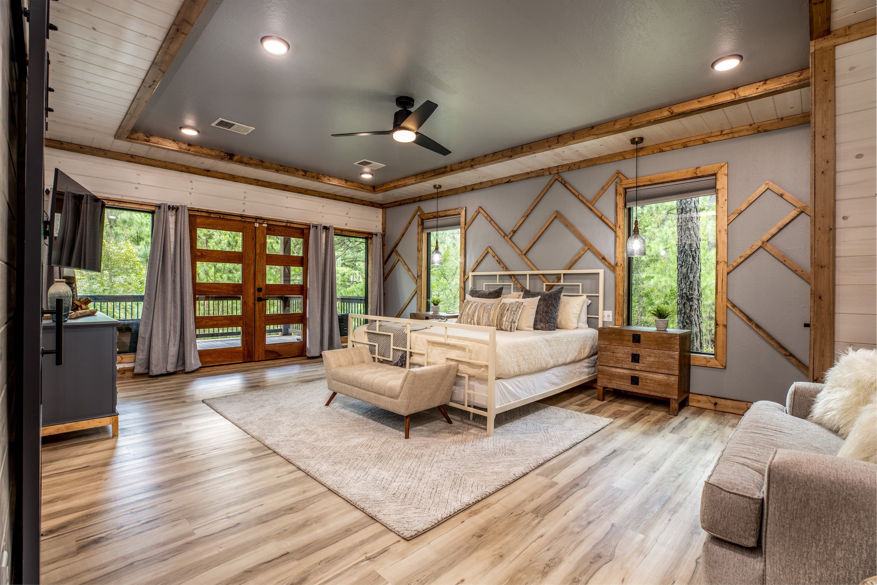 Master Suite #4 With Deck Access