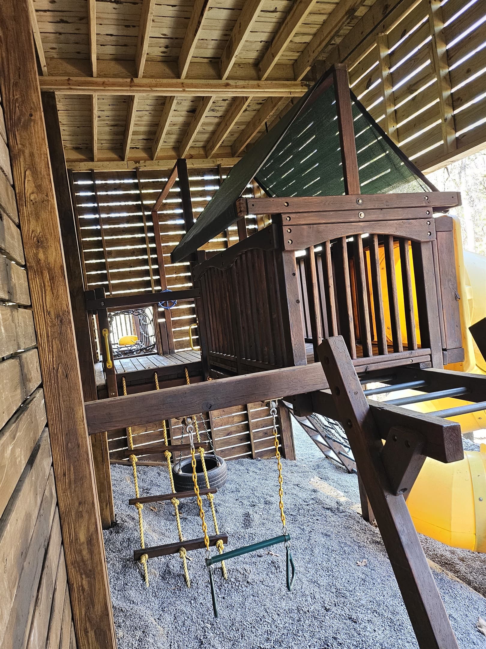Monkey bars, climing ladder, trapez bar and tire swing
