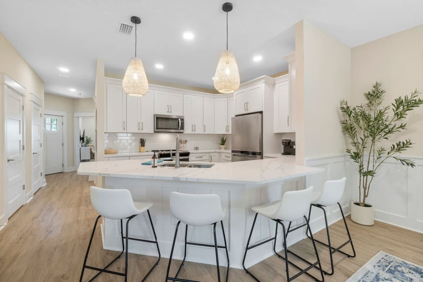 Bar seating for 4 in the kitchen