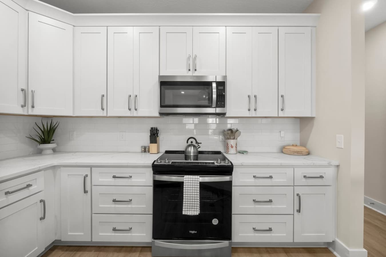 Whirlpool oven with 4 electric burners