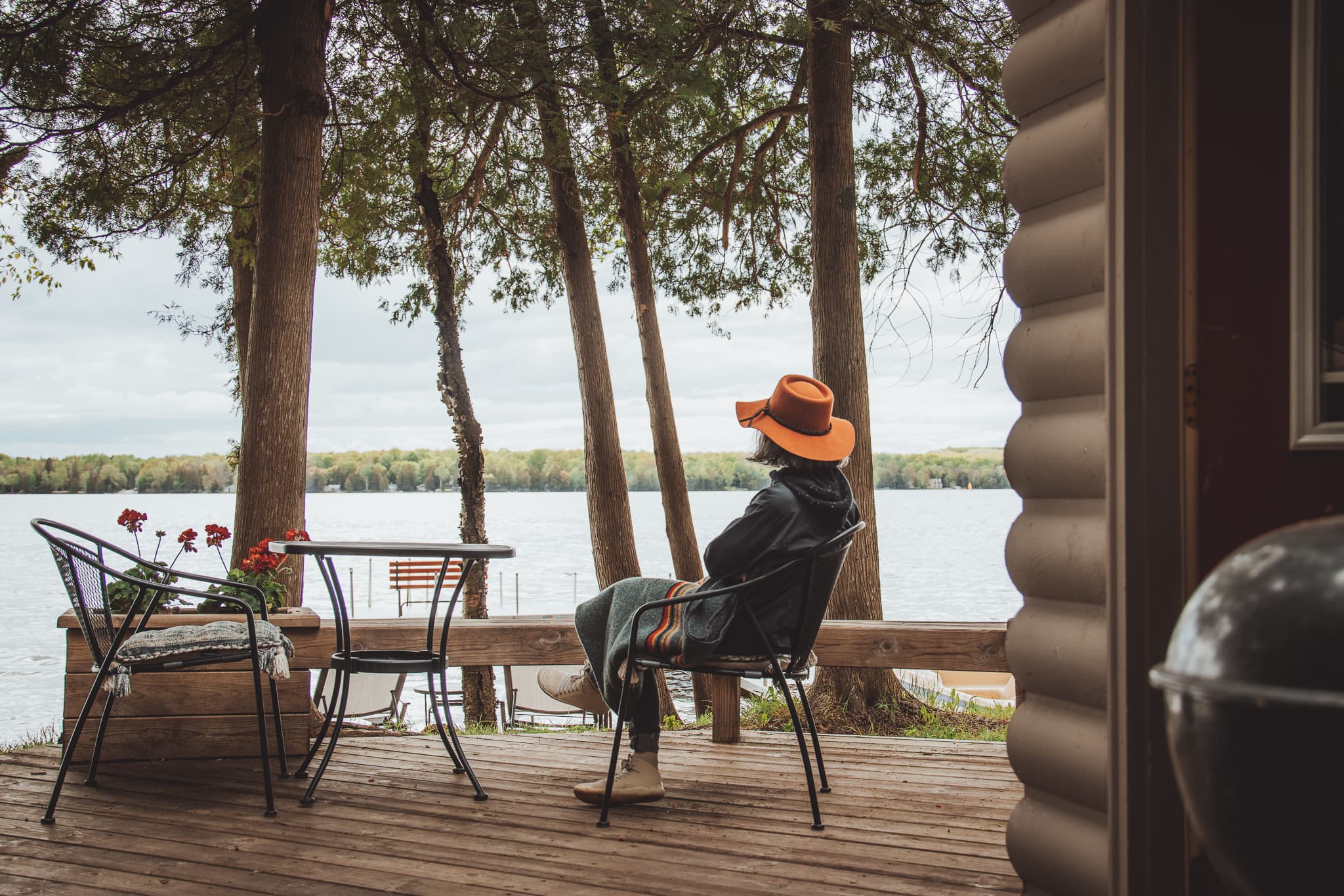 360 degree views of the lake as your surrounded by water on both sides.