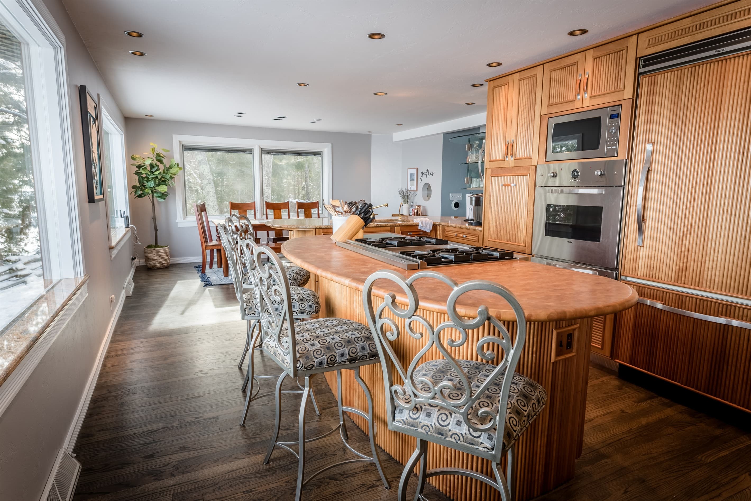 Full kitchen