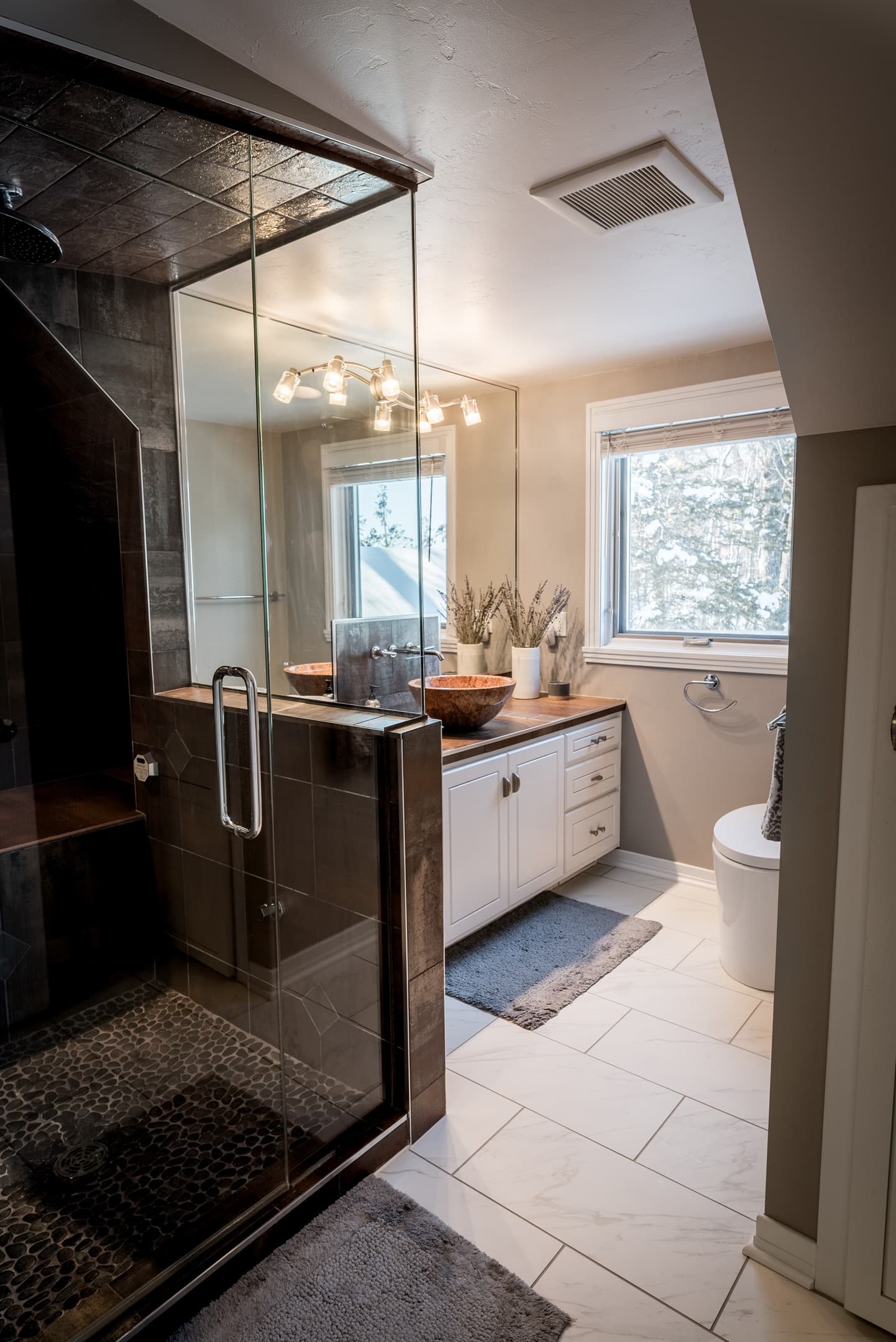Enjoy a steam sauna in the upstairs full bathroom!