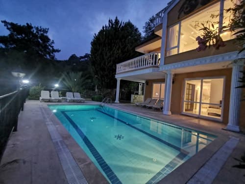 Villa with heated pool & jacuzzi