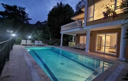 Villa with heated pool & jacuzzi