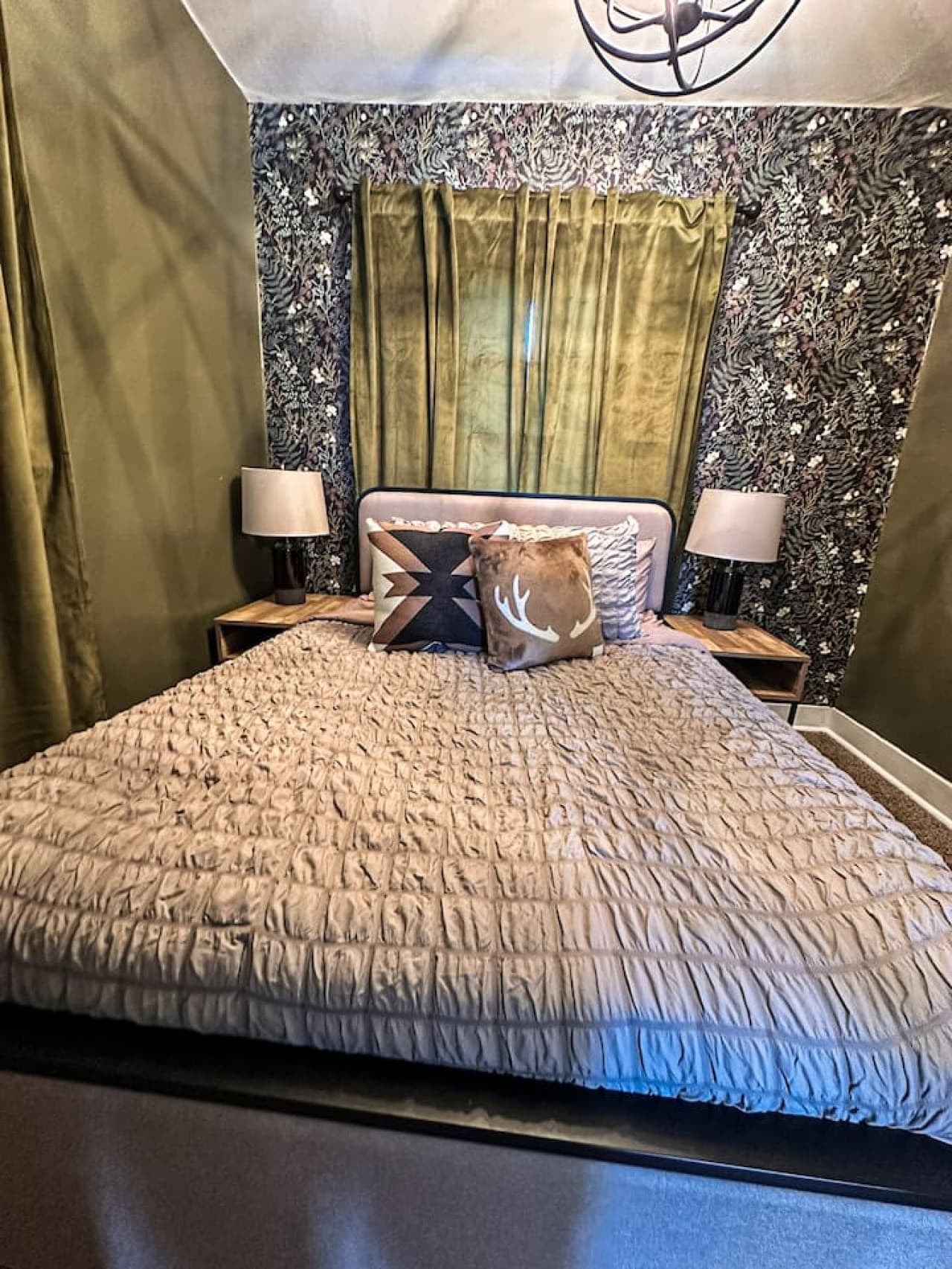 Luxurious bed and bedding for a perfect night sleep