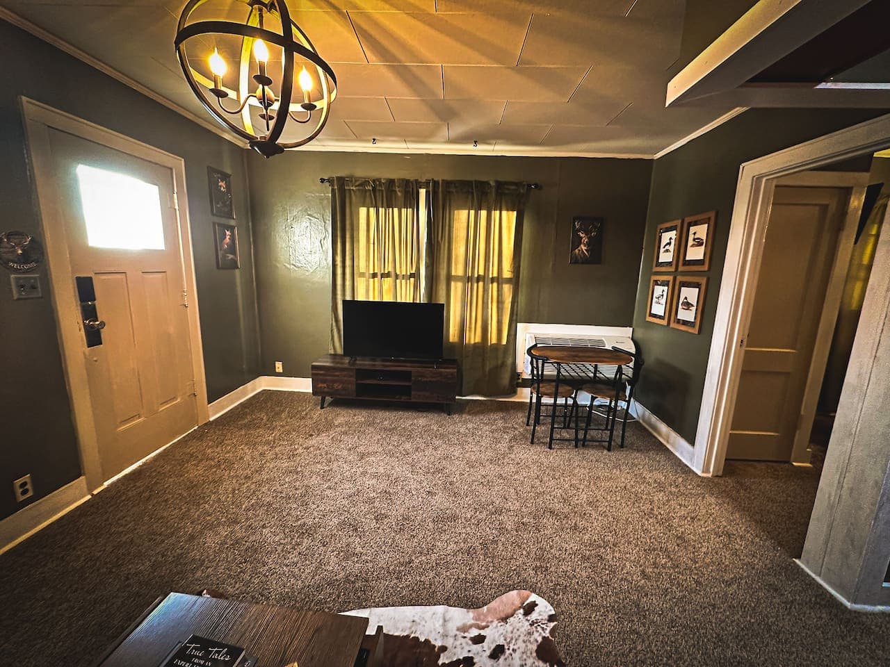 From the unique lighting fixture to the comfortable seating and the touches of woodsy decor, our living area is designed for a relaxing and memorable stay.