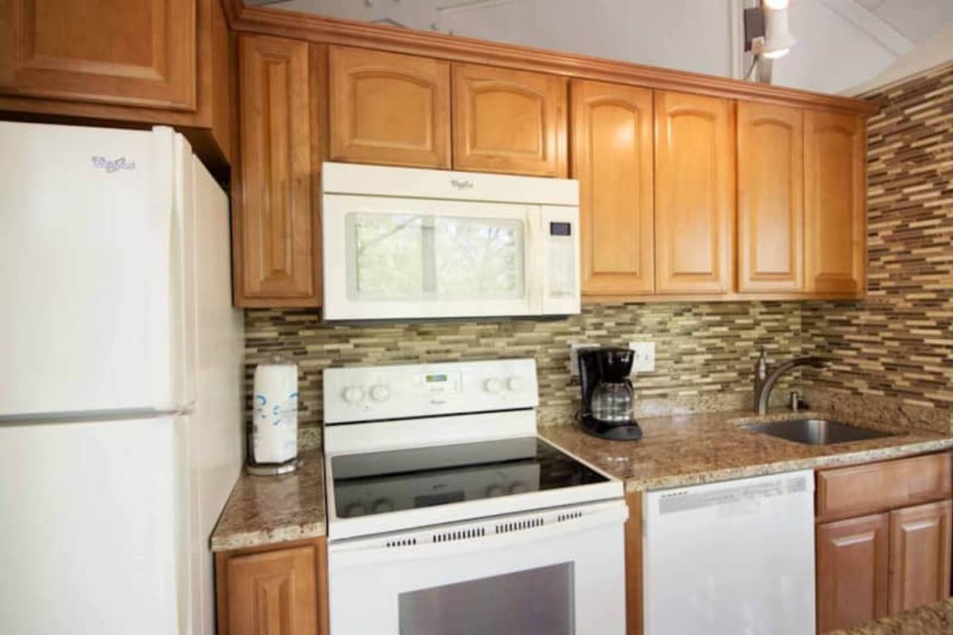 Ready for your favorite recipes! This kitchen has all the essentials for a comfortable and convenient stay.