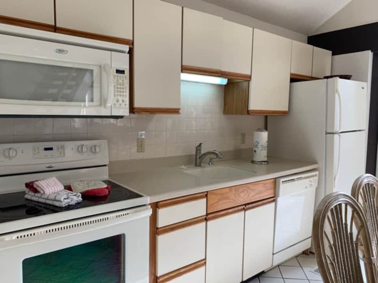 "Your fully equipped kitchen awaits! Prepare delicious meals and enjoy the convenience of home during your stay."