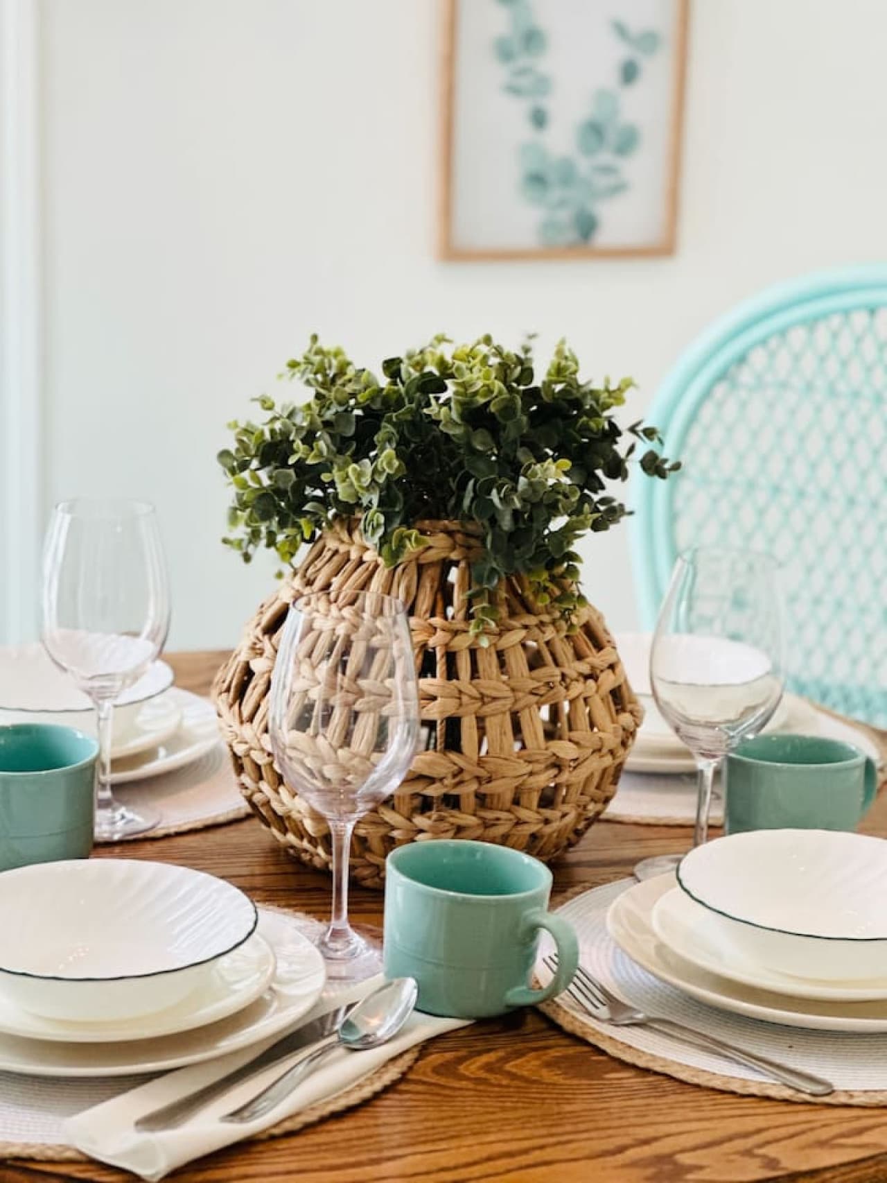 From stylish place settings to charming centerpieces, dining at Hickory Haven is an experience in itself.