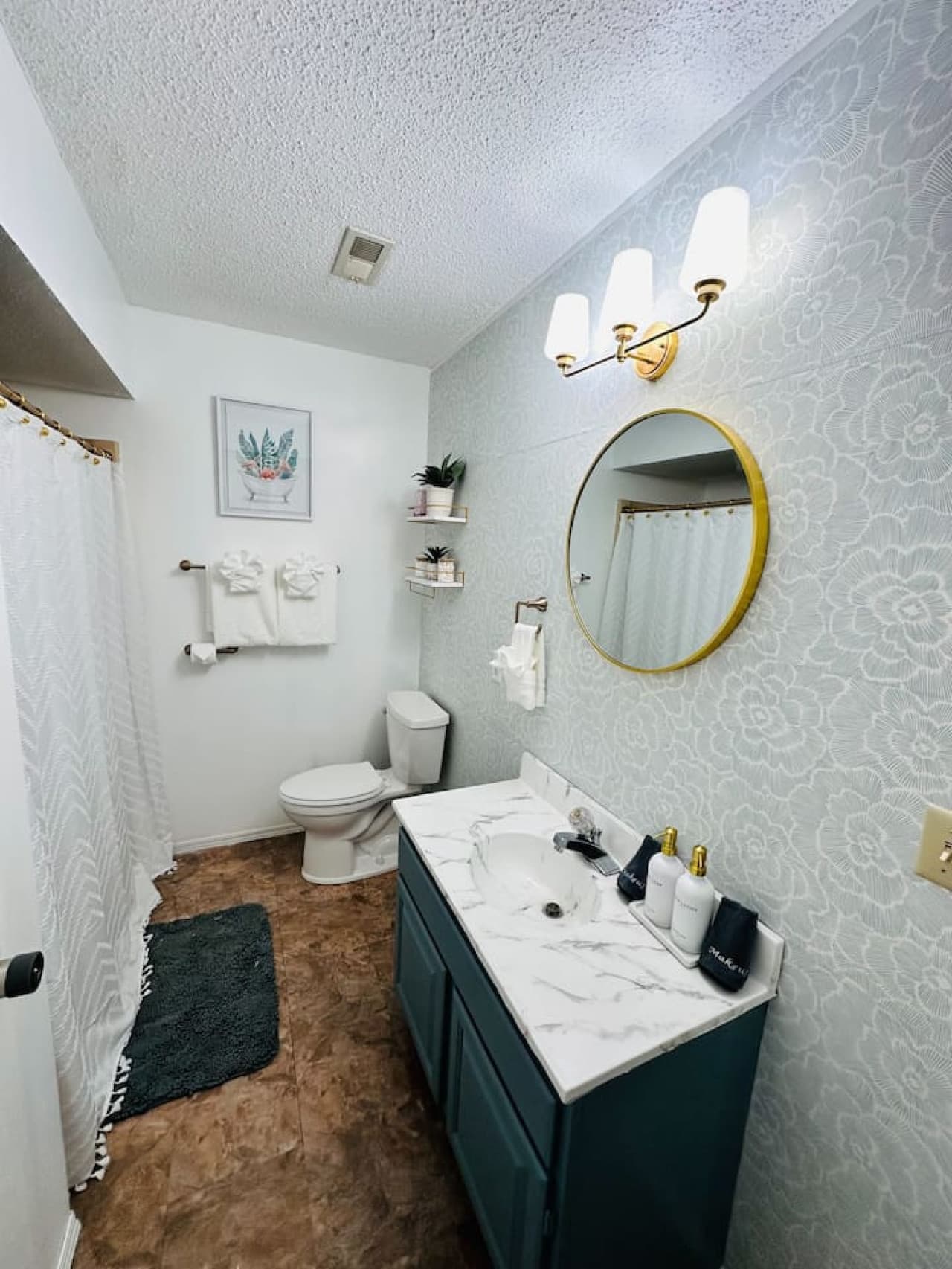 Our beautifully designed bathroom at Hickory Haven combines modern style with thoughtful amenities, ensuring a sparkling clean and invigorating experience.