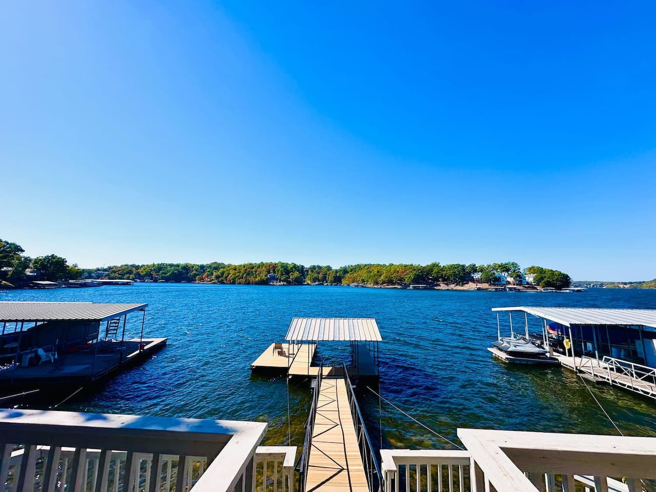 Private dock and lakeside living—perfect for sunset fishing or morning paddle sessions.