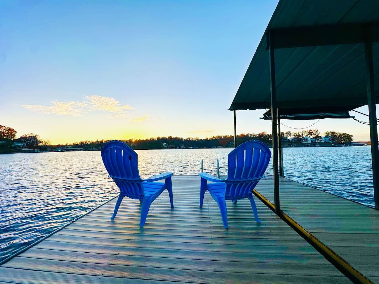 Enjoy breathtaking sunsets and unforgettable lake days at Hickory Haven!