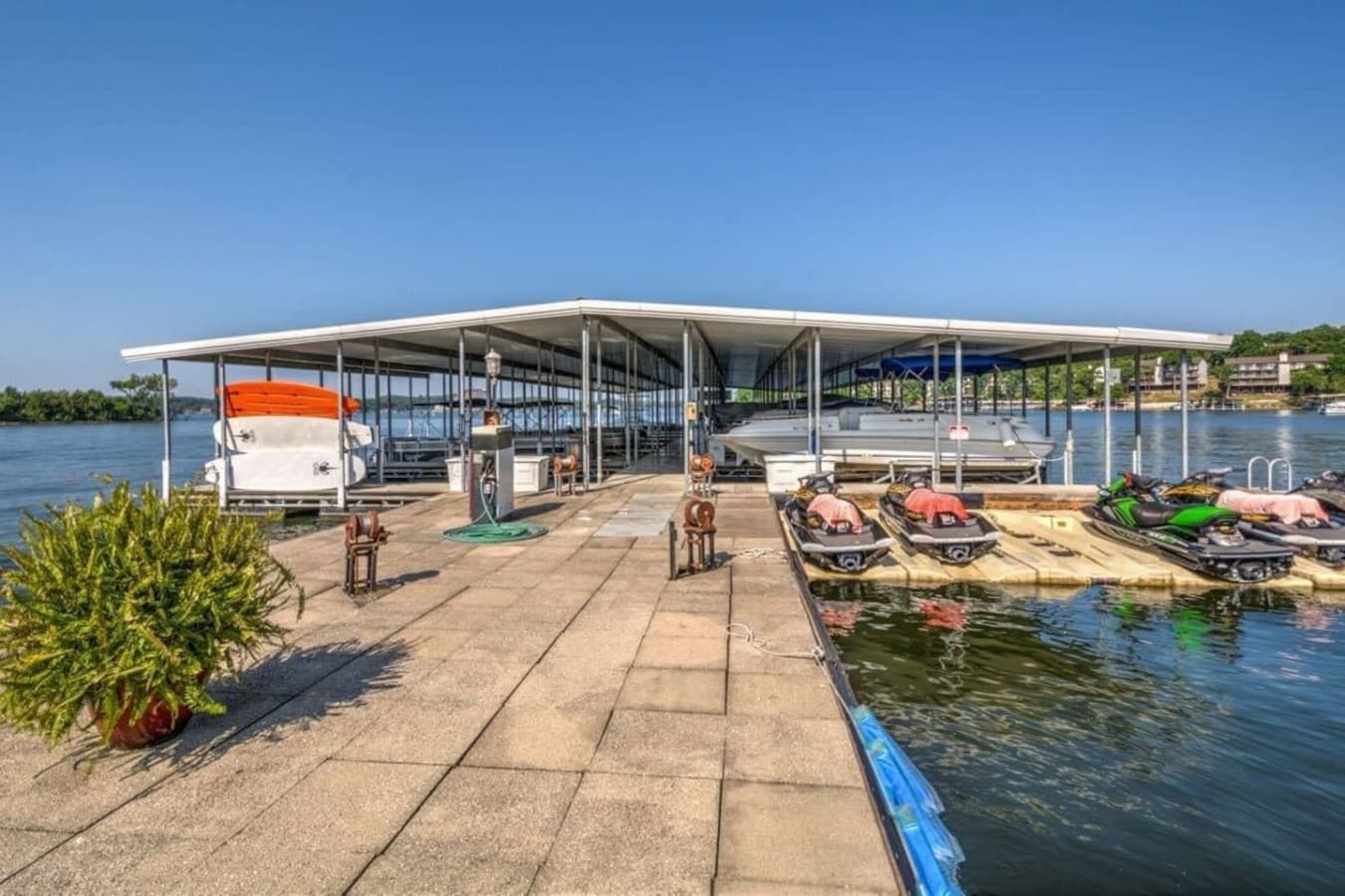"Enjoy the convenience of private docking and a variety of watercraft right on-site at the Four Seasons Marina."