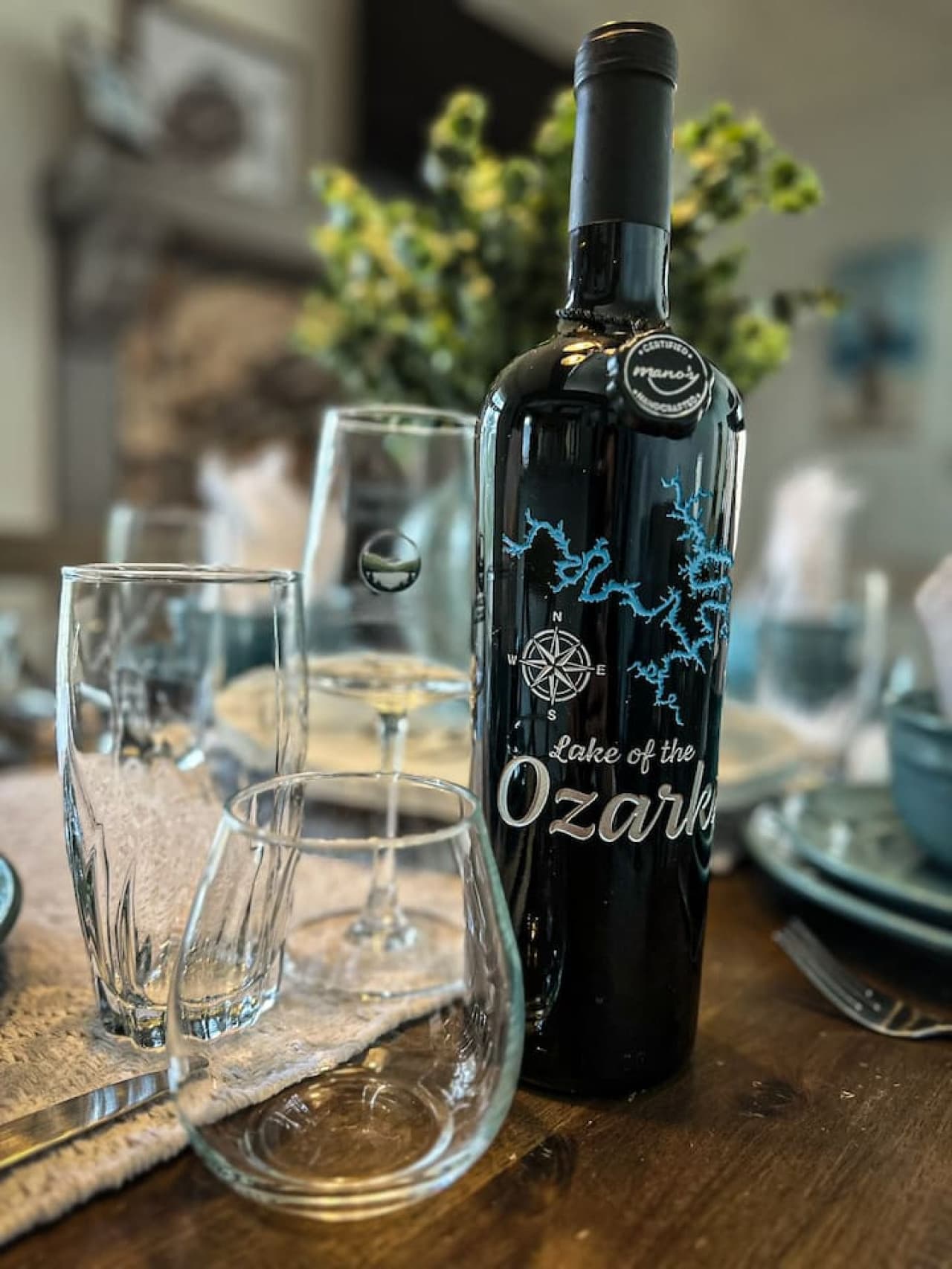 Toast to unforgettable memories at Partee Bungalow! Enjoy local wines and a cozy atmosphere with loved ones.