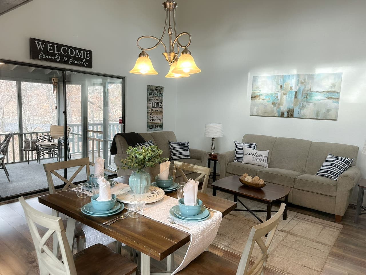 Bright and open living and dining space, ideal for relaxing and spending quality time together.