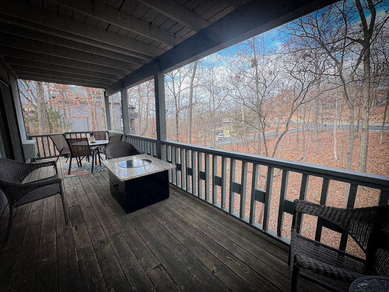 Unwind on the spacious deck with a cozy fire pit – perfect for evenings under the stars.