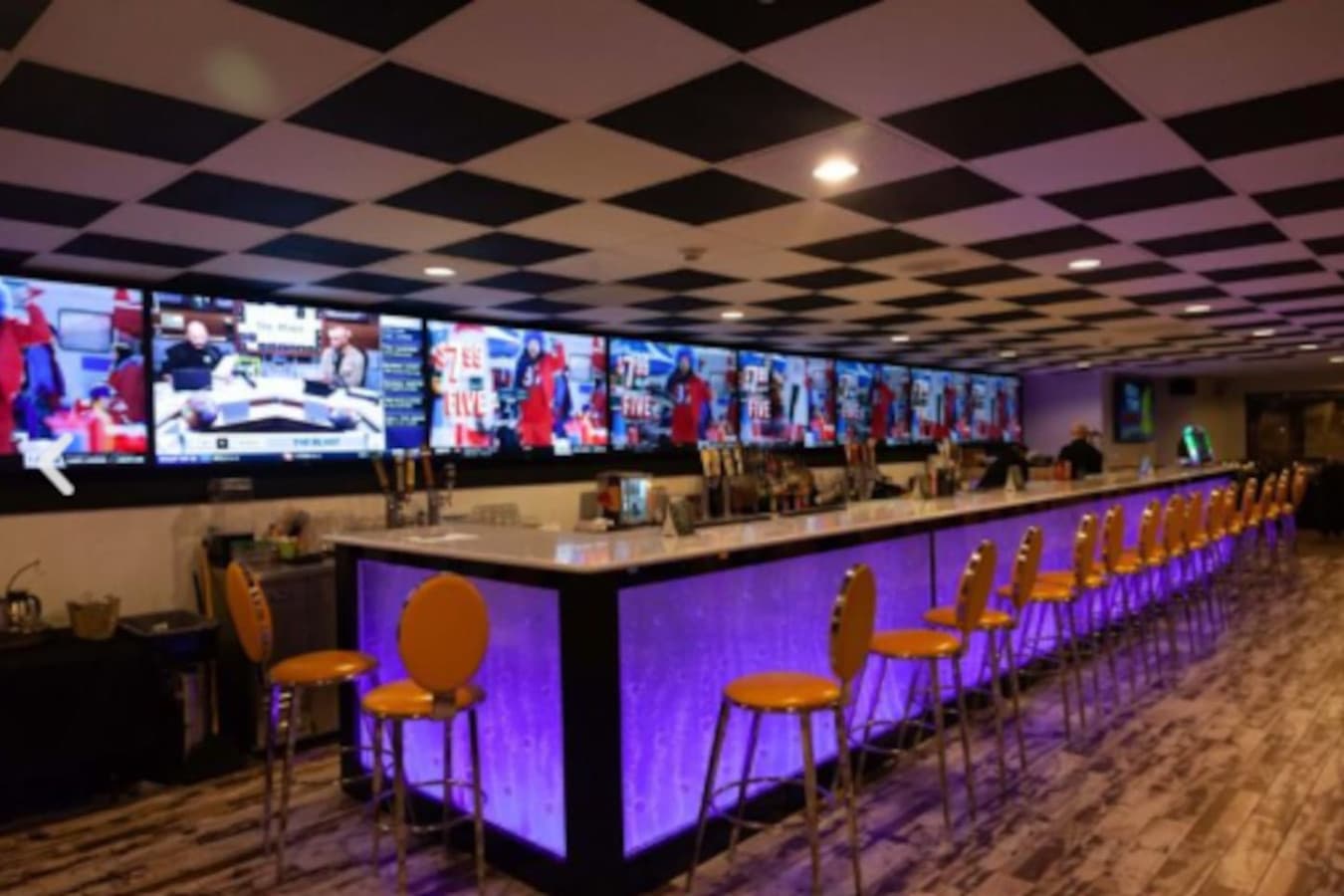 Enjoy craft cocktails, lake vibes, and live entertainment at the bars inside the Regalia Resort.