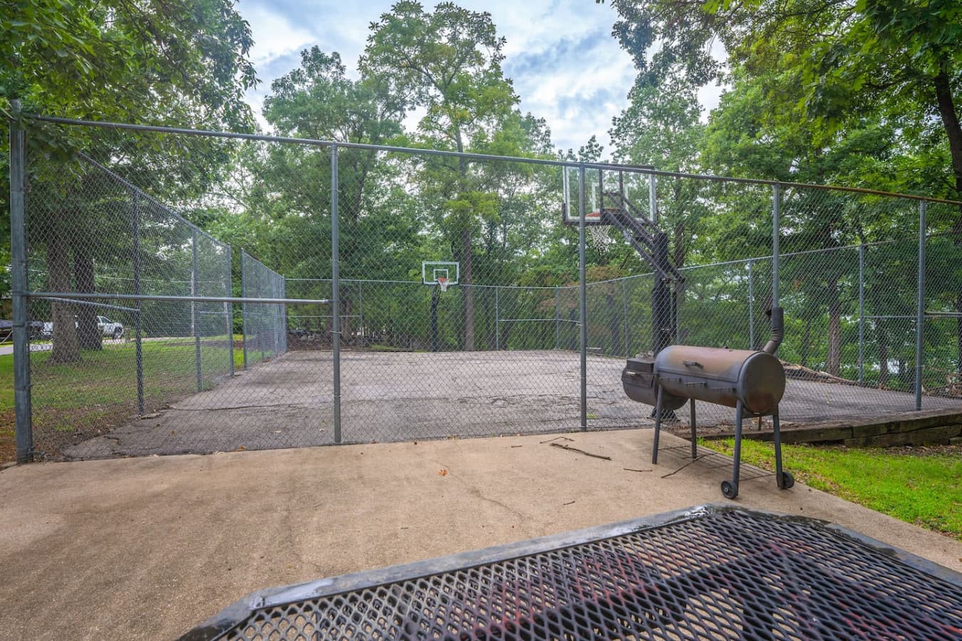 Get your game on! Whether it's a friendly shooting session or a full-on match, our outdoor court is ready for action during your stay at The Knolls.