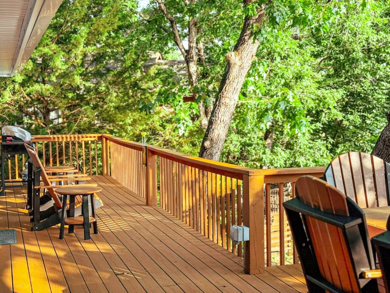 This is what lake life looks like—peaceful mornings and perfect patio vibes.