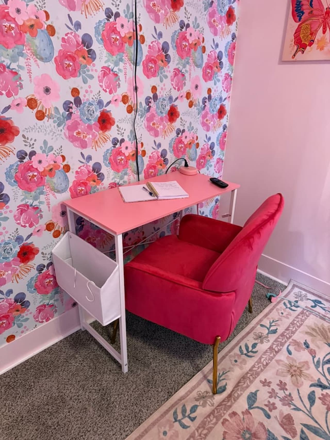 Enjoy this charming pink-themed Airbnb workspace with comfy seating and floral flair—perfect for remote work, digital nomads, and extended stays near dining, shopping, and top attractions.