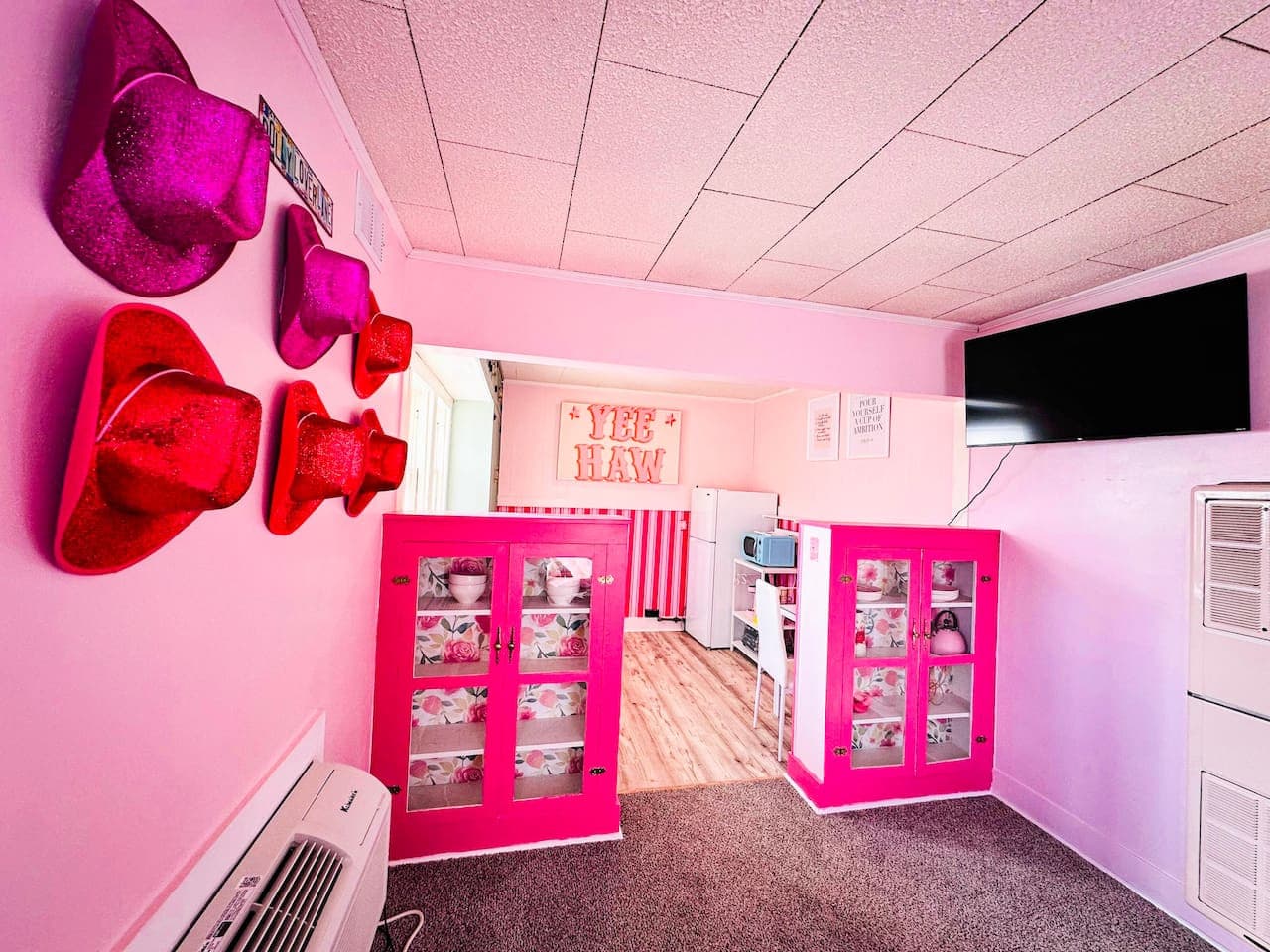Relax in this vibrant pink-themed Dolly-inspired stay with chic decor and cozy comfort—perfect for group getaways, celebration trips, and photo-worthy weekends near dining & nightlife.