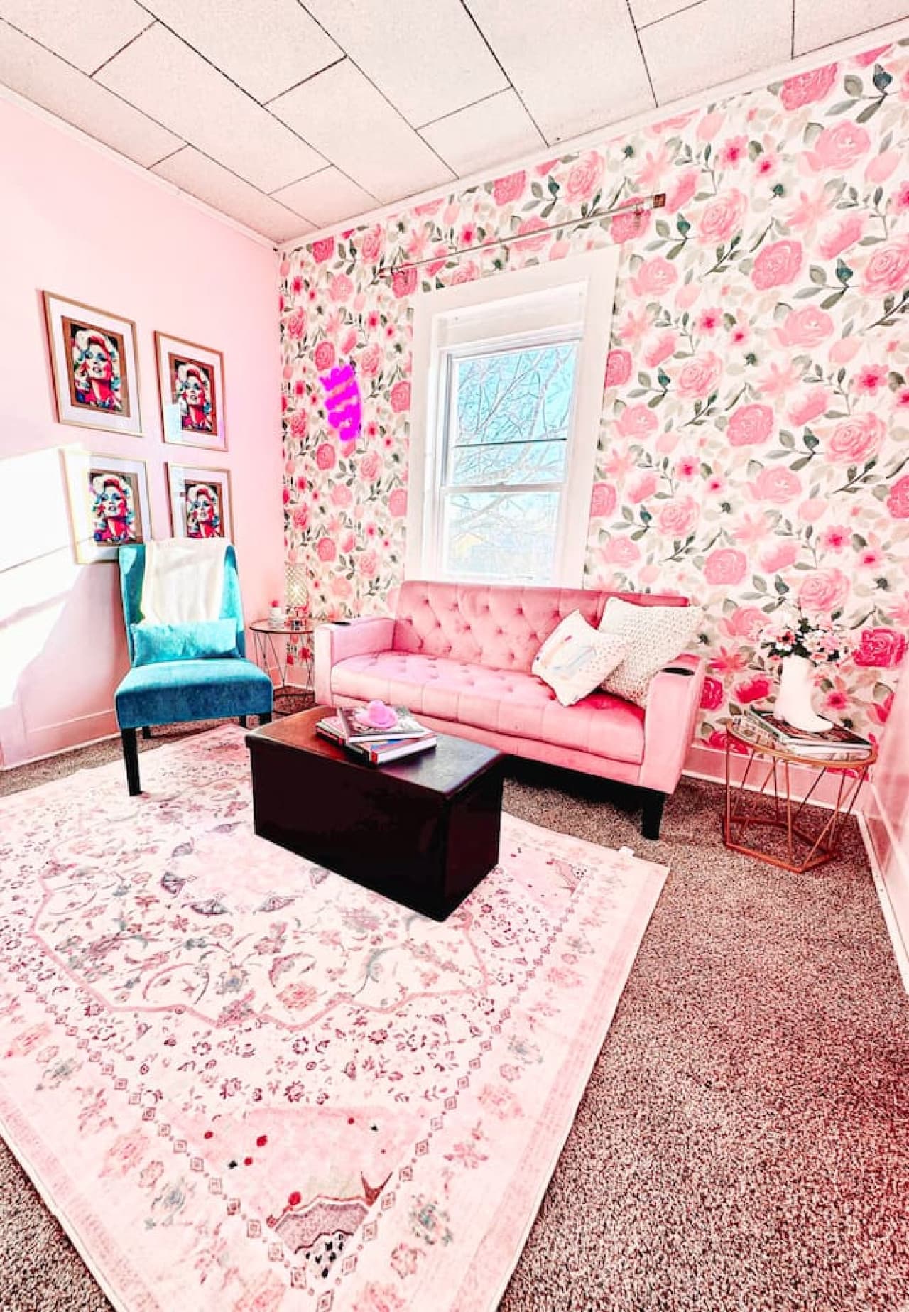 Unwind in this chic pink-themed Airbnb lounge with elegant seating and bold floral walls—perfect for group getaways, content creators, and fun weekend stays near dining, shopping, and nightlife.