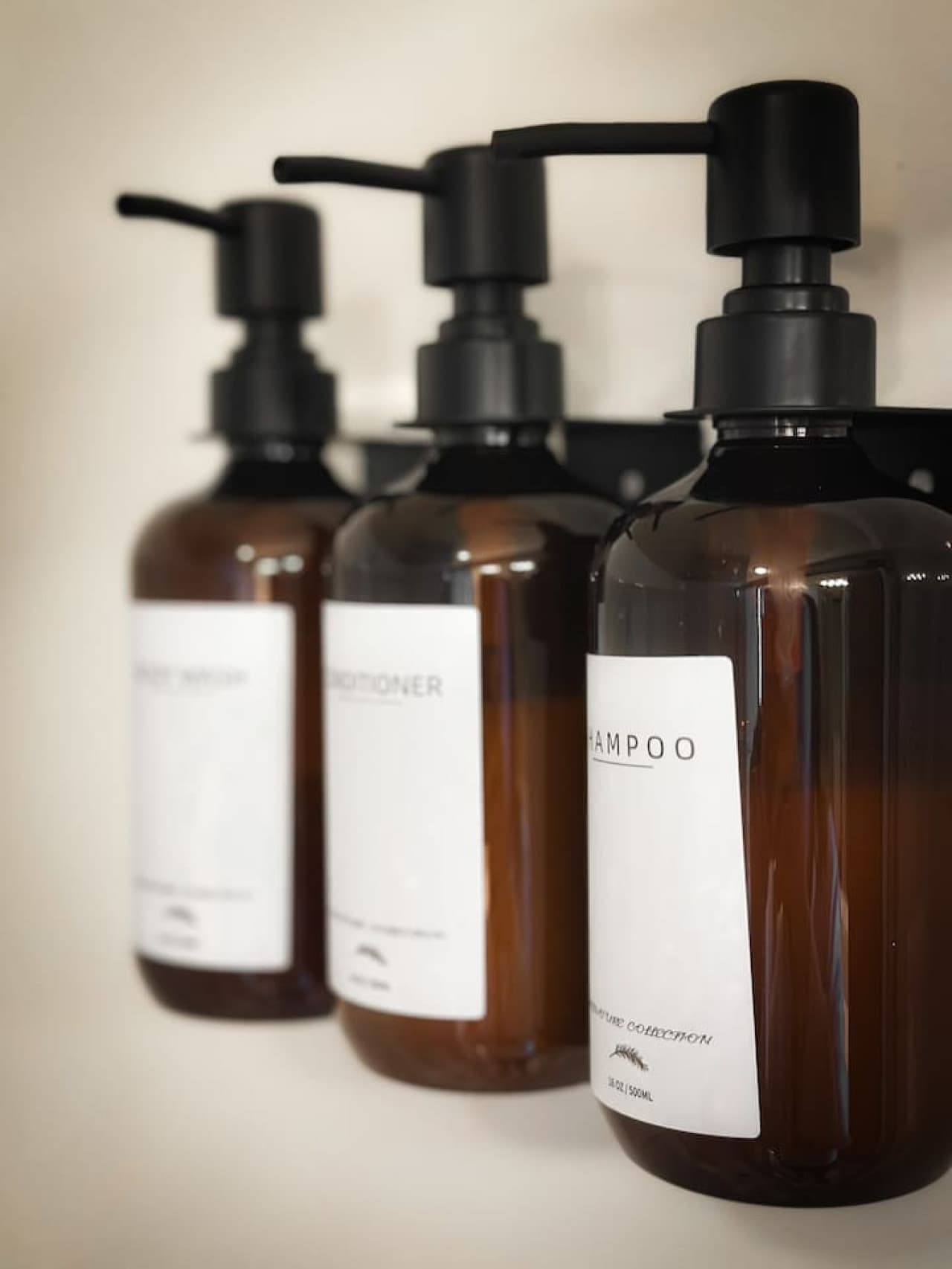 These elegantly presented dispensers provide a touch of luxury with complimentary bath essentials, including shampoo, conditioner, and body wash. Enjoy the convenience and eco-friendly aspect of these refillable bottles during your stay.