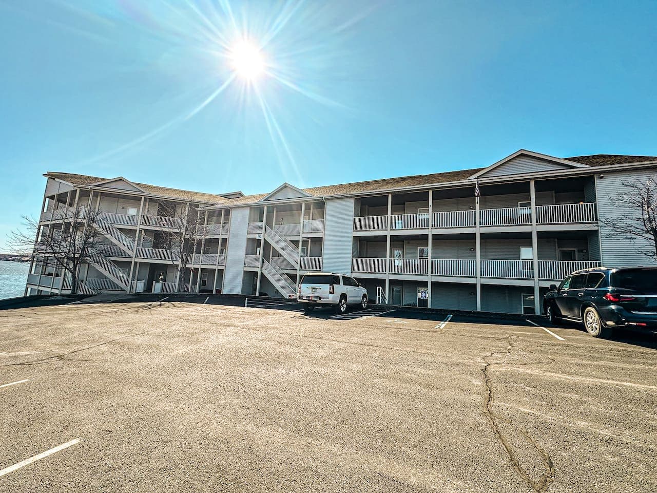A well-maintained, lakefront condo building with easy parking for guests. The peaceful community offers a relaxing retreat while still being close to local attractions.