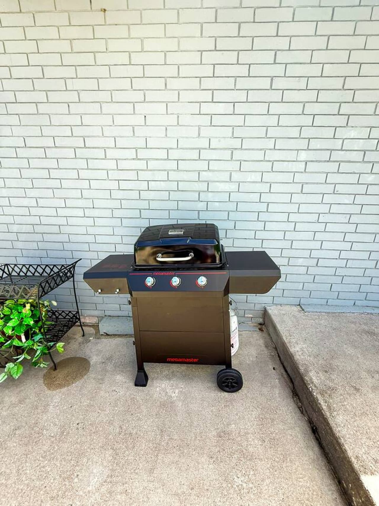 Grill out and gather. It’s a backyard made for memories