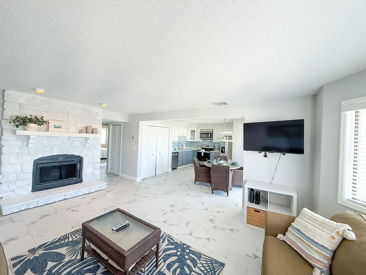 Smart TVs, fast Wi-Fi, and in-unit laundry—stay connected and comfy.