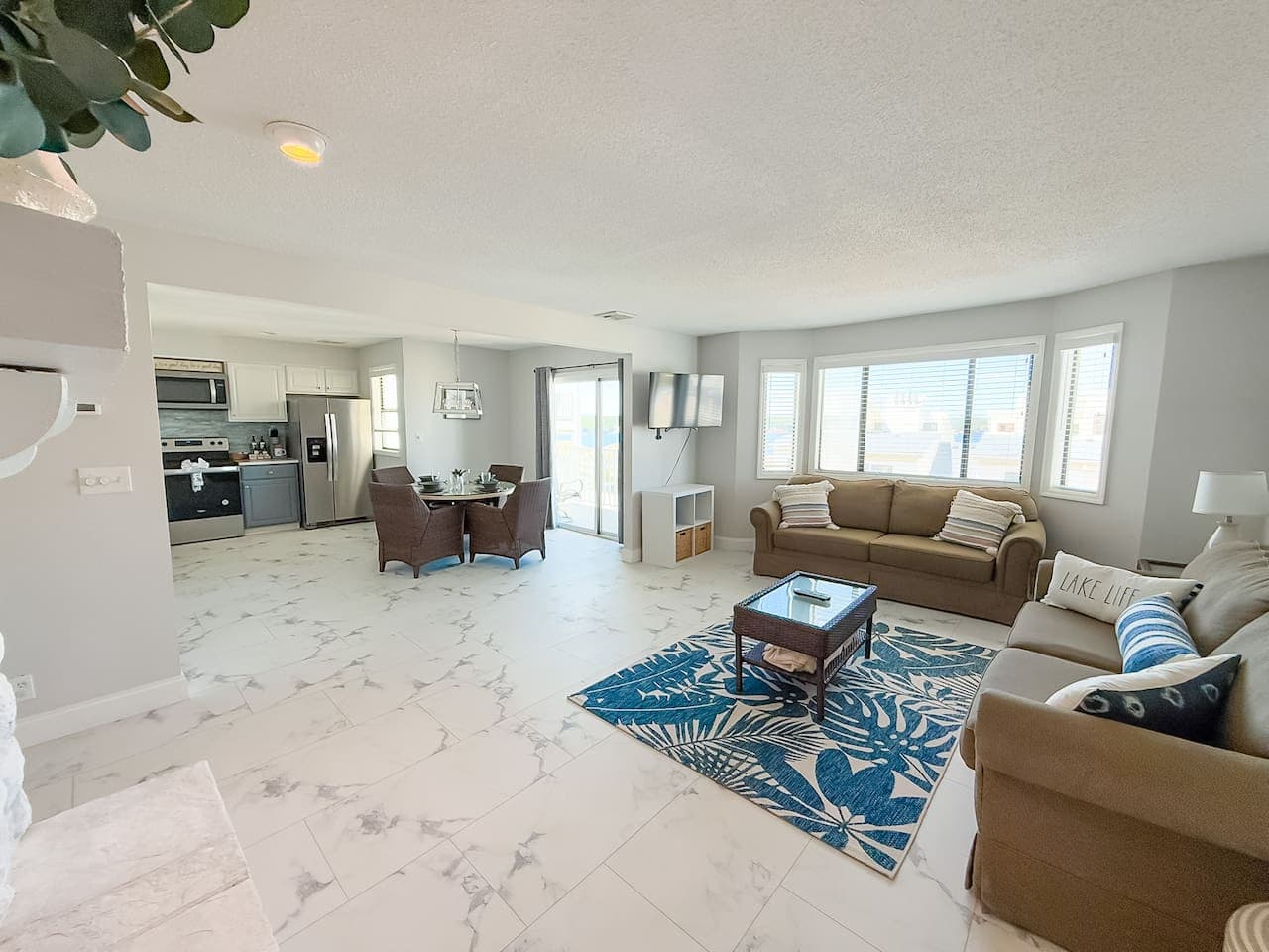 Open-concept living—stay connected, even while you spread out.