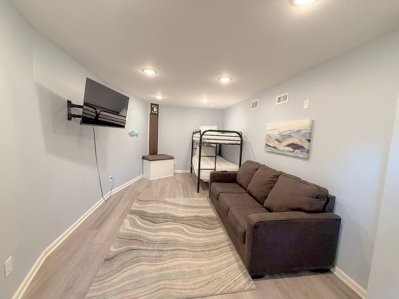 Lower level private bunkroom with private entrance.  1 bunkbed with twin over twin mattress and one sofa bed making an additional space sleeping.  Smart tv