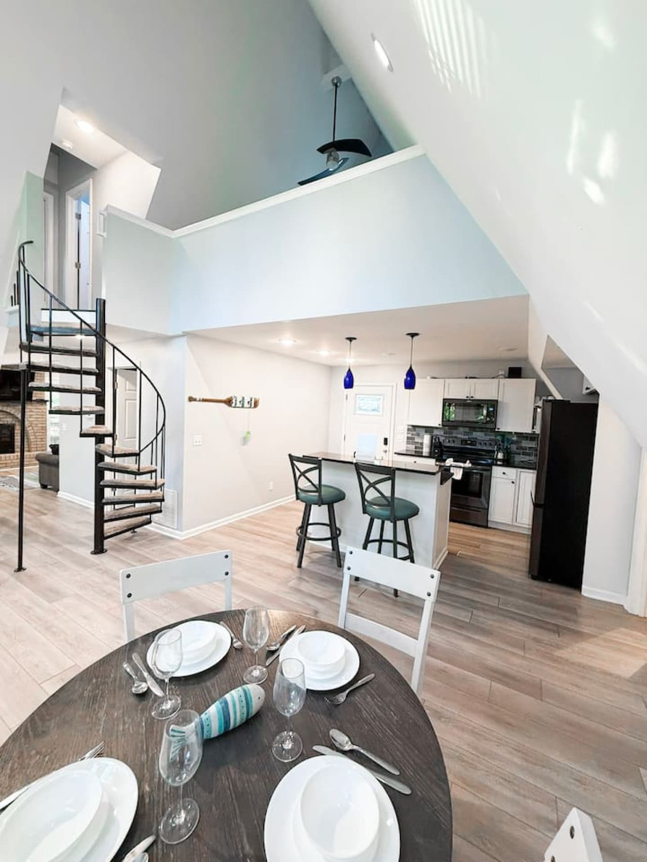 Fully appointed kitchen ready for you to prepare meals.