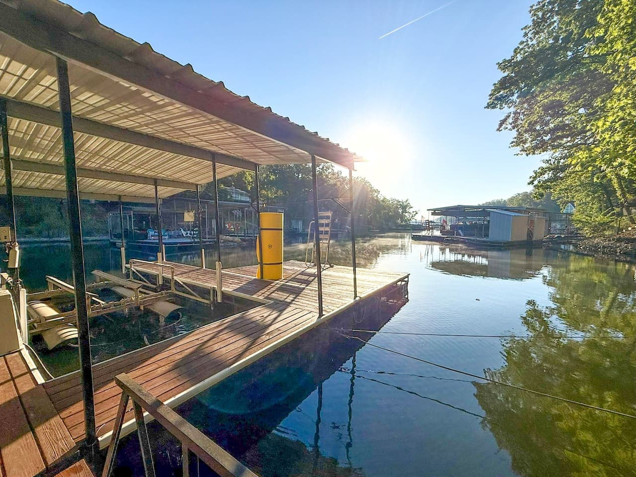 Great quiet cove perfect for relaxing, but yet minutes from all the major attractions by boat.