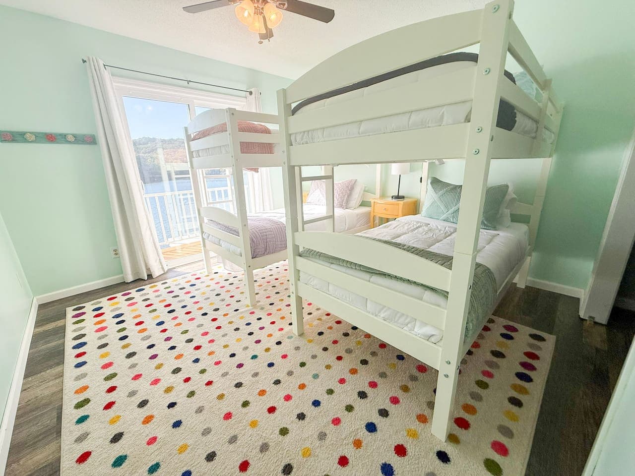 Bunkroom with Lakeviews.
