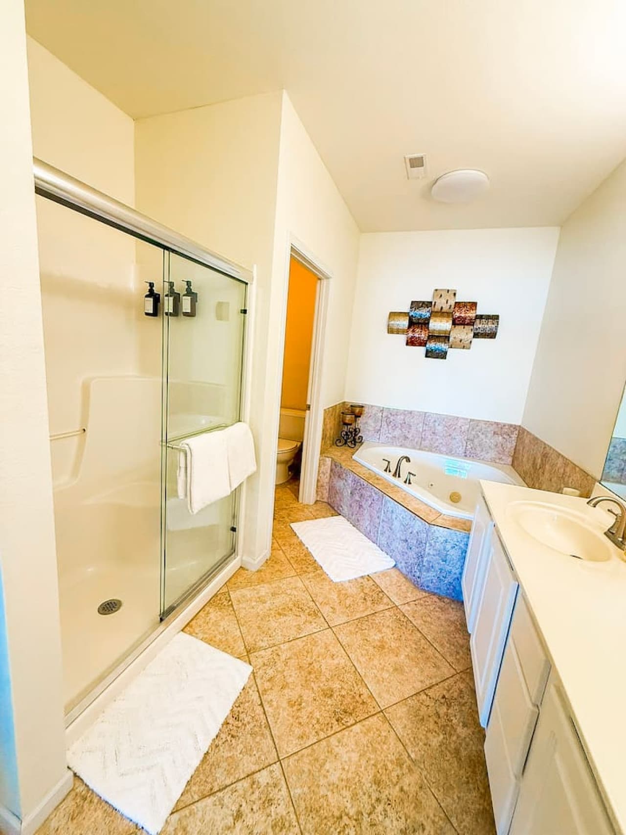 Unwind in this spa-style bathroom featuring a soaking tub and walk-in shower for total relaxation.
Perfect for lake vacations and extended stays, this bright, well-appointed bath adds comfort and convenience to your getaway.